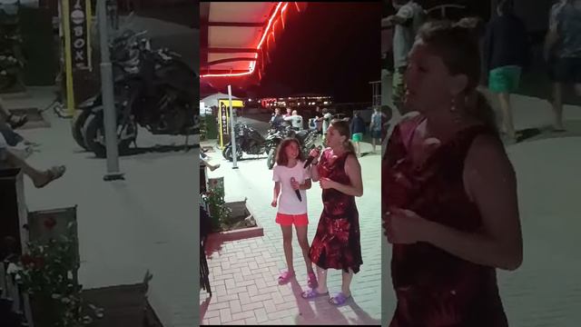 Мальчик на девятке -Важенина Наталья и Виктория #караоке #уличноекараоке #live #петьживьём #мореКрым