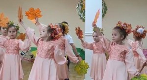 Танец с листочками.mp4