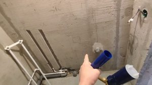 Установка смесителя Grohe в стену для мойки с отдельным рычагом для открывания воды.
