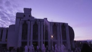 Сухой фонтан с музыкой и вечерней иллюминацией в Великом Новгороде