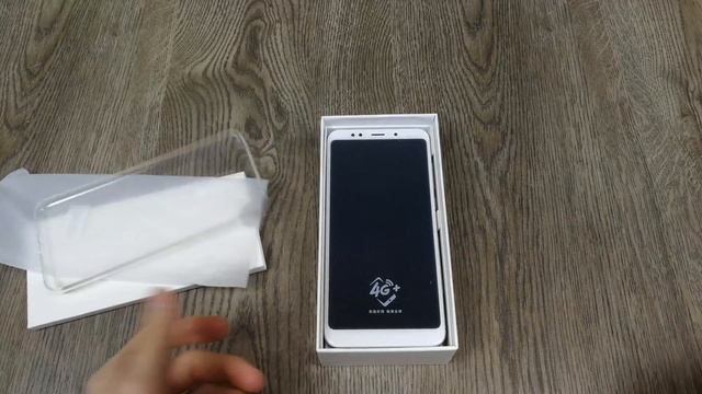 Распаковка Xiaomi Redmi 5 PLUS и краткий обзор
