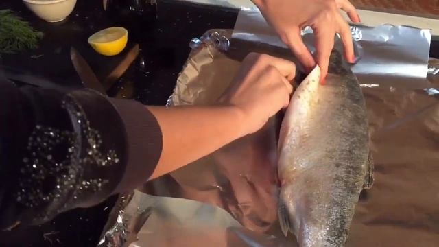 Горбуша, запечённая в фольге. Нежная и сочная. Просто и вкусно! смотреть онлайн