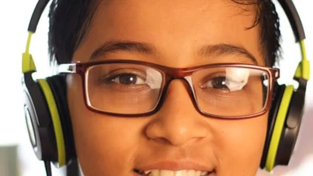 Audio-Technica Street Monitoring ATH-S100-WH Portable Headphones смотреть онлайн