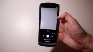 Распакуем и посмотрим на Motorola RAZR 5G 2020 - гибкое будущее УЖЕ здесь