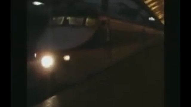 Отправление ЭР200 с Ленинградского вокзала. (оригинальный звук поезда)
