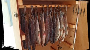 Коптим рыбу в коптилке HOBBI SMOKE)))  Вкуснятина))