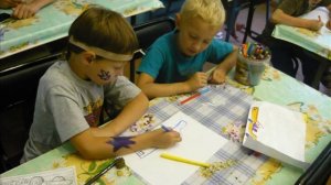 Дети любят рисовать.avi