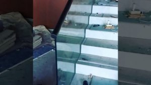 Лестничное ограждение из закаленного стекла триплекс с поручнем