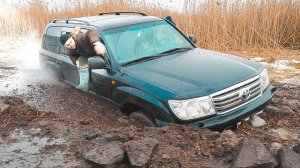 Когда НЕ ЖАЛКО КРУЗАК. ОБЕЗУМЕВШИЕ водители RANGE ROVER и TOYOTA LC 100 УХОДЯТ ПОД ЛЁД