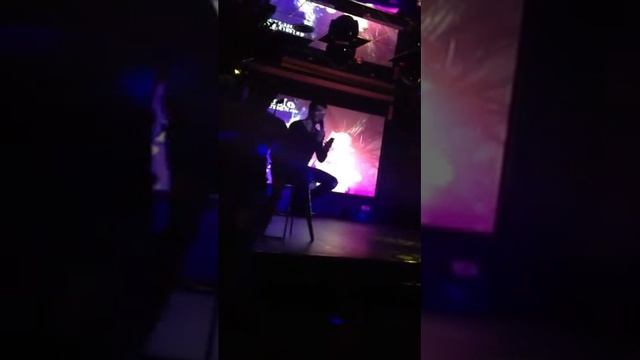 Олег Маями поет