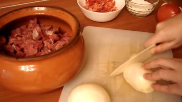 Тушеное мясо в горшочке! Супер гуляш - как тушенка!