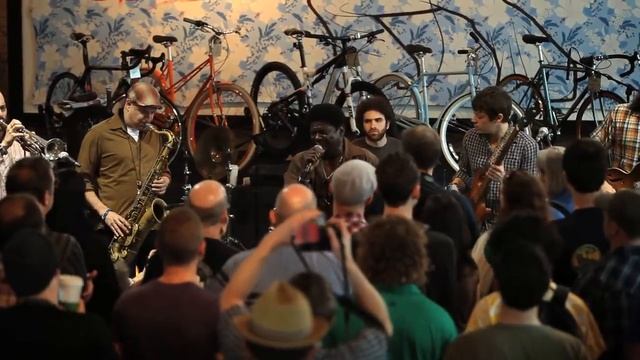 Charles Bradley - Why Is It So Hard.mp4 смотреть онлайн