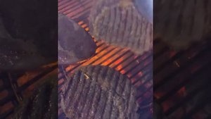Приготовление стейков Рибай на угольном гриле Weber Performer