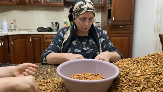 Потихоньку готовимся к зиме/Коротко о том как готовят урбеч /Моменты из жизни горянки. смотреть онлайн