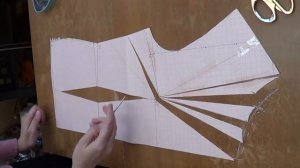 Моделирование лифа.  Перенесение нагрудной вытачки в горловину