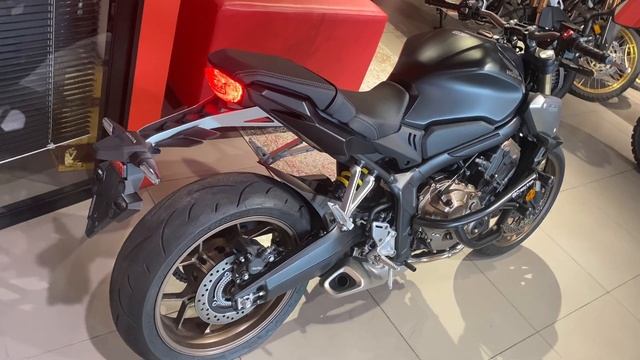 Honda CB650R смотреть онлайн
