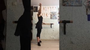 Plié в восточном характере, 1 год обучения, под музыку