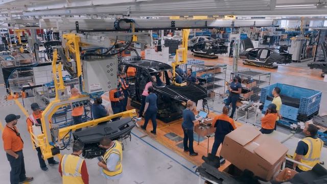 Highlighting Tamara Thompson, employee of Volvo Cars plant in Ridgeville, South Carolina смотреть онлайн