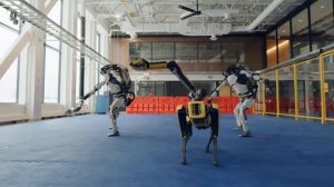 Танцующие роботы Boston Dynamics, танец маленьких роботов :)