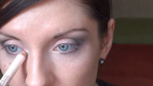 Mакияж из видео" Как наклеить пучки ресниц" смотреть онлайн