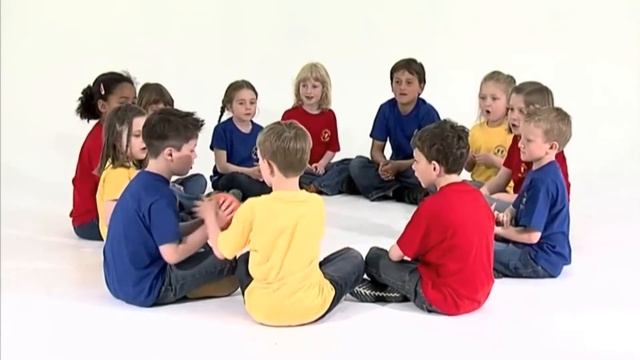 Hot Potato - fun circle/ball/singing game смотреть онлайн