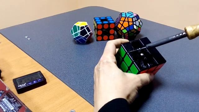 Кубик Рубика 3х3 (склейка) имплантация часов в кубик (Bandaged Cube with a clock) смотреть онлайн