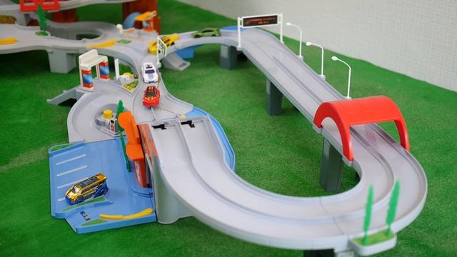 Hot Wheels,Tomy,Tomica,Tomica World Highway Busy Drive ,tomica world mountain drive playset смотреть онлайн