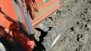 Вспашка японским мини трактор с фрезой видео нашего покупателя