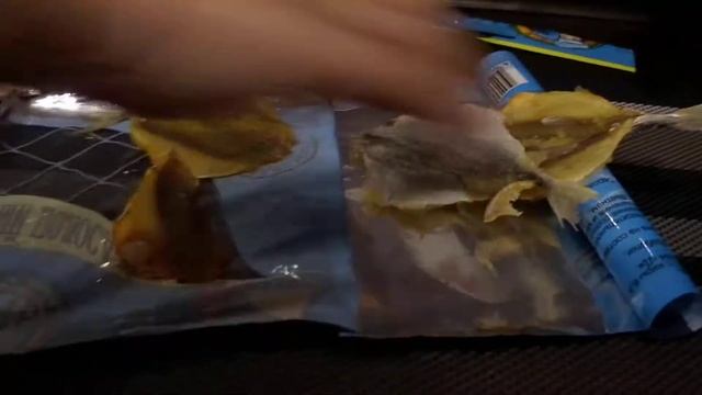 желтый полосатик сделано в океане