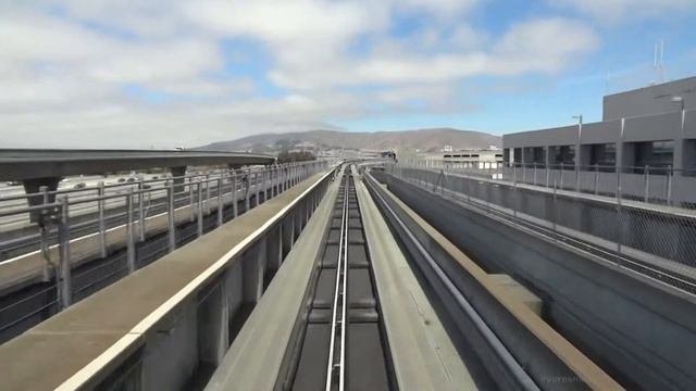 Беспилотный поезд AirTrain Airport Shuttles San Francisco International Airport