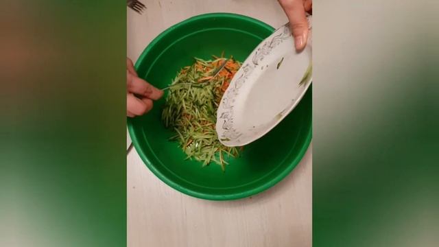 Салат Фунчоза с огурцом .