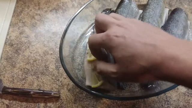 Форель радужная запеченная в духовке с лимоном смотреть онлайн