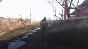 Пьяный мужик идет домой!