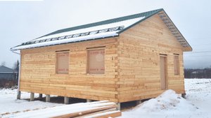 Деревянный одноэтажный дом 8 на 10 в Сыктывкаре от Центр Домостроения и Александр Кочев. План дома
