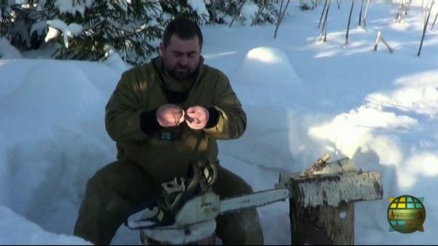 Разведение огня с помощью бензопилы.