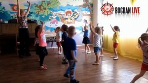 Детская развивающая игра под песенку "Мы идем, мы идем, никогда не устаем"