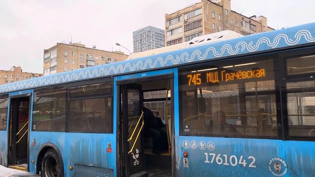 Автобус ЛиАЗ-5292.65 (1761042) следует по маршруту 745 ”м. Речной Вокзал” смотреть онлайн