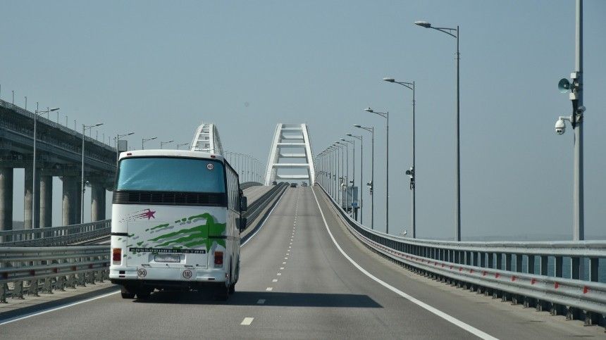 Поехали: на Крымском мосту открыли автобусное движение