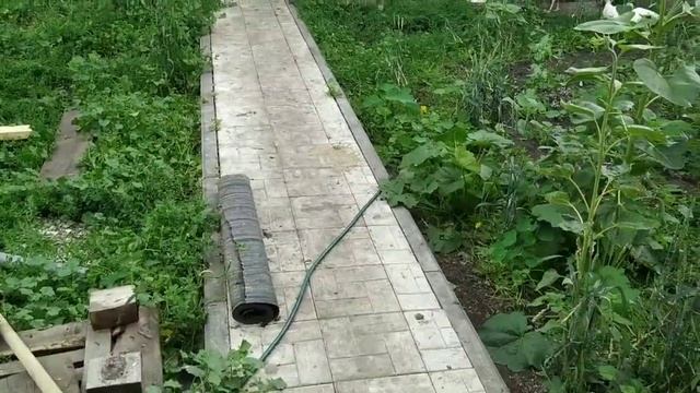 Веранда-мастерская. Шлифую стол. смотреть онлайн