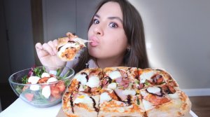 МУКБАНГ пицца Психолог мой неудачный опыт mukbang pizza not asmr