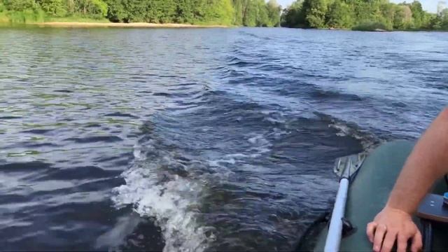 Обкатываем новый мотор и ловим щук близ с. Великовское смотреть онлайн