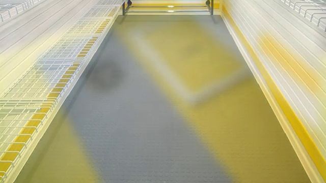 Укладка напольной плитки ПВХ для гаража. Пластиковый резиновый пол из плитки ПВХ в гараже