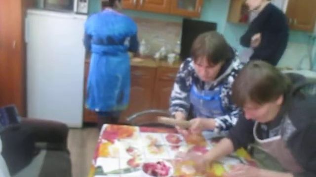 Начало жаренных пирожков с повидлом