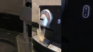 Nespresso Gemini CS 200 Apresentação