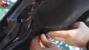 Установка упоров капота (амортизаторов) на Honda CR-V 4 бензин (www.upora net)