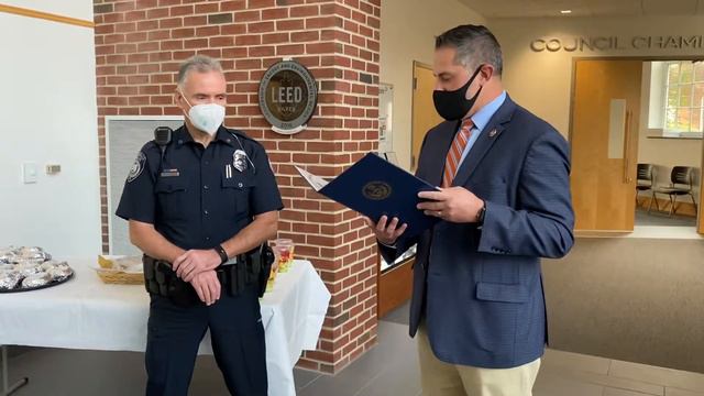 Officer James Owens receives a retirement proclamation from state Rep. Steve Malagari смотреть онлайн
