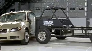 2007 Volvo S80 side IIHS crash test