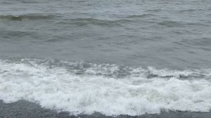 Батуми. Май 2022. Шторм на море. Разрушенный пирс и набережная. А у вас есть резиновые сапоги?