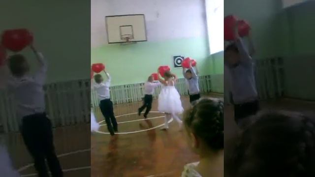 Танец"Мамино сердце" детский сад"Росинка" на день Матери"