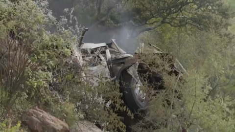 45 погибших: в ЮАР автобус упал с моста и загорелся